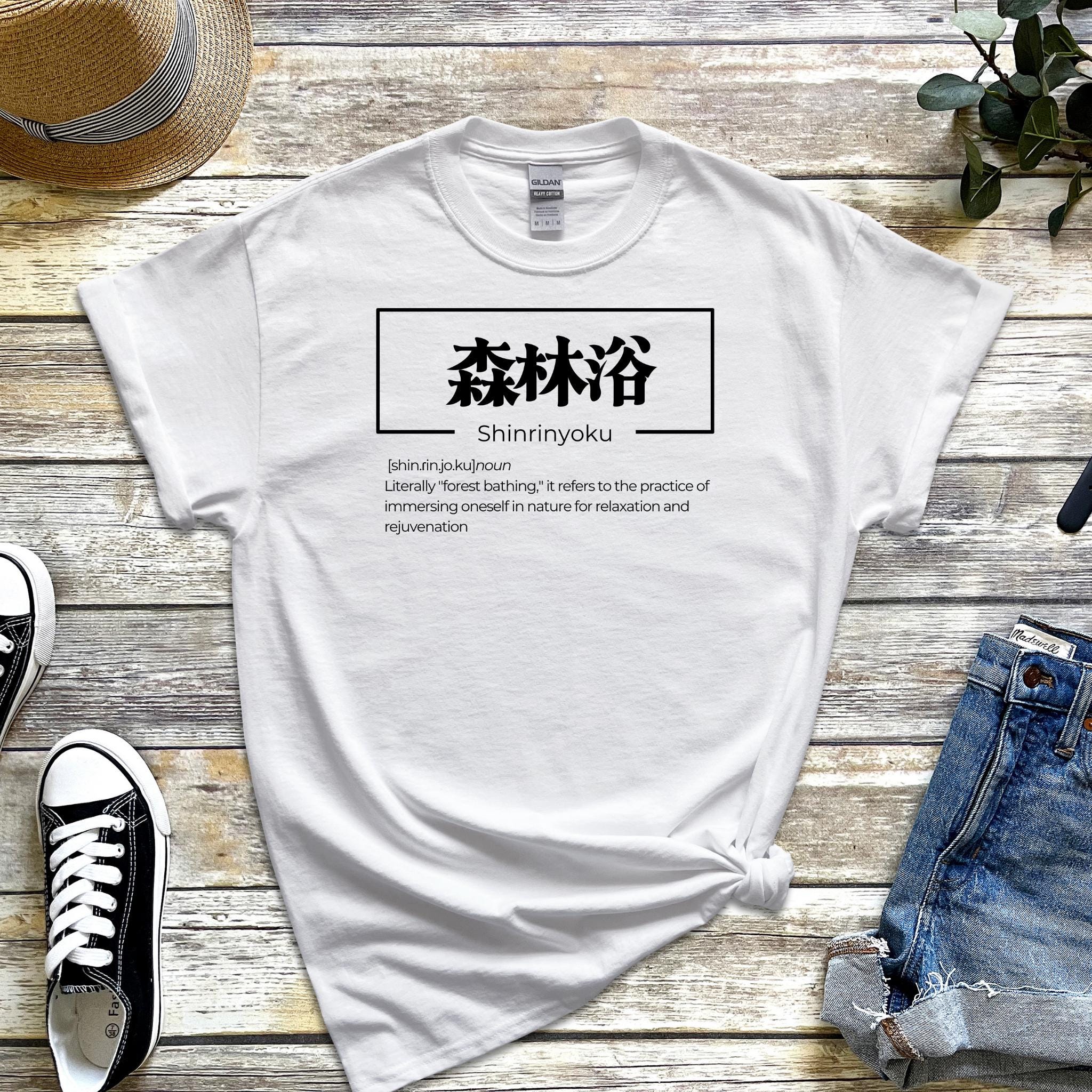 a t - shirt with the words shinnyokuu on it